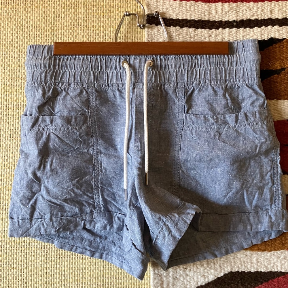 Athleta linen shorts light blue size 2 with front pockets